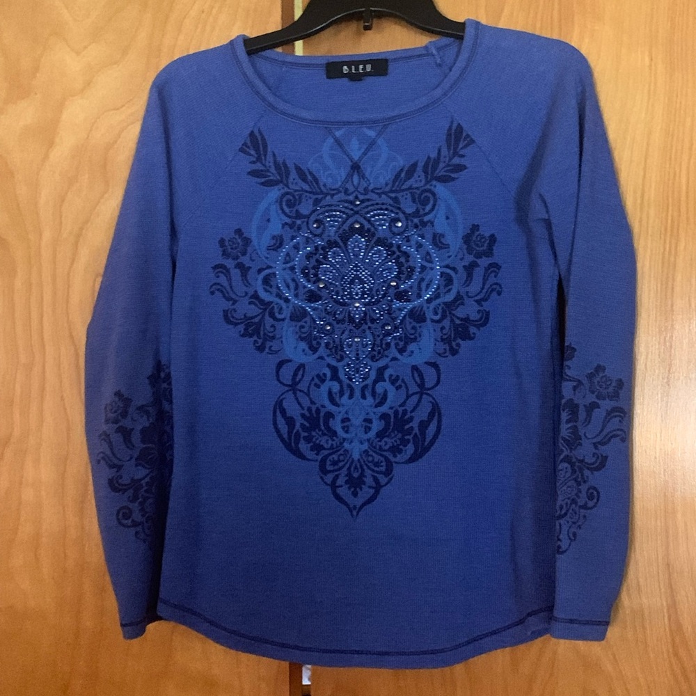 B.L.E.U. Women’s size small embellished waffle knit tee. Good condition
